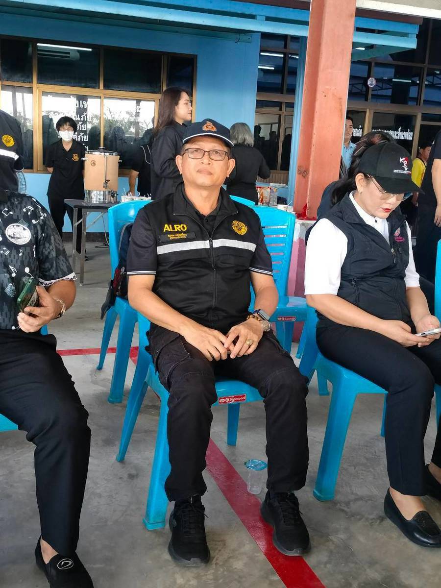title - ส.ป.ก. ร่วมติดตาม รมช.กษ. (นางสาวปิยะรัฐชย์ ติยะไพรัช) และคณะ ลงพื้นที่ติดตามสถานการณ์อุทกภัยในพื้นที่จังหวัดสุพรรณบุรี พร้อมมอบถุงยังชีพช่วยเหลือประชาชนผู้ประสบภัย